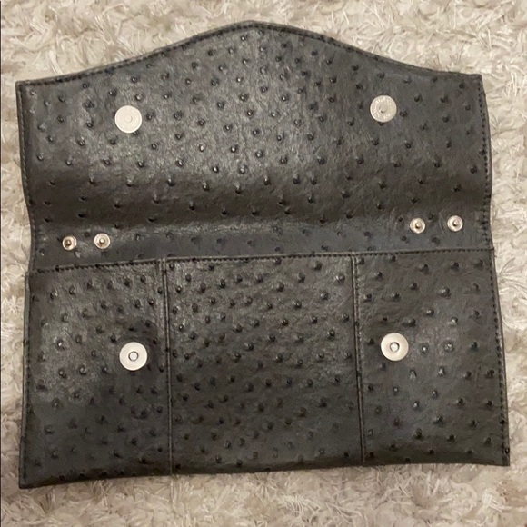Faux ostrich clutch with detachable strap - Picture 2 of 5